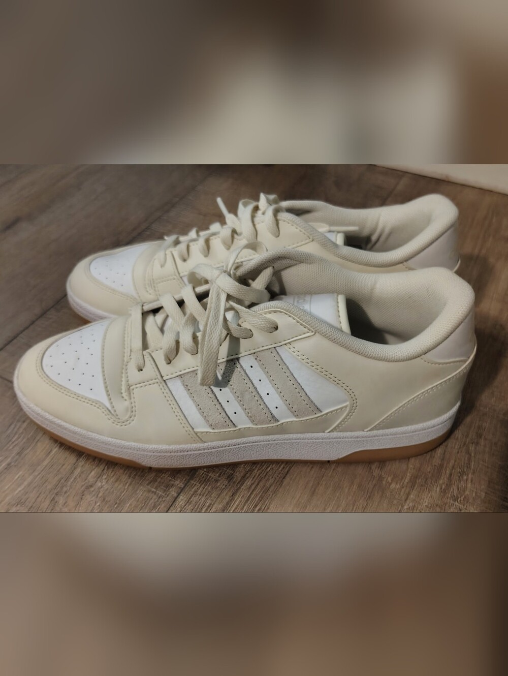 Adidas Women's Turnaround Ivory Cream Sneakers Size 10